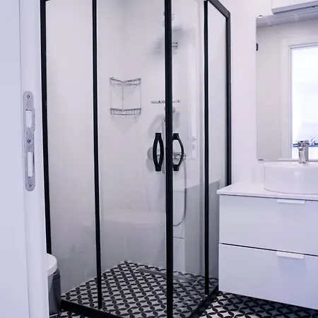 Skovde Апартаменты *